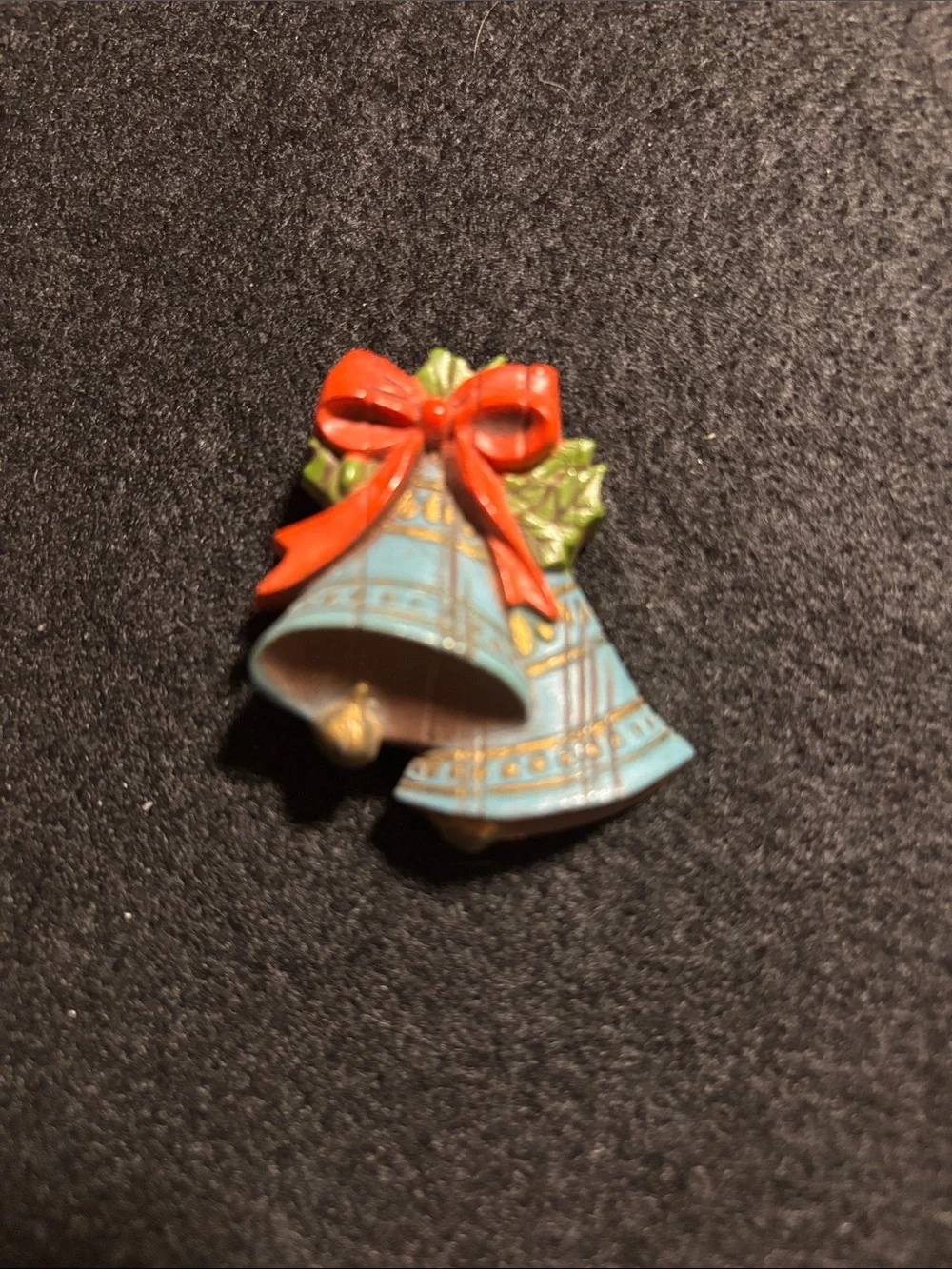 Vintage 1976 Hallmark Christmas Brooch.